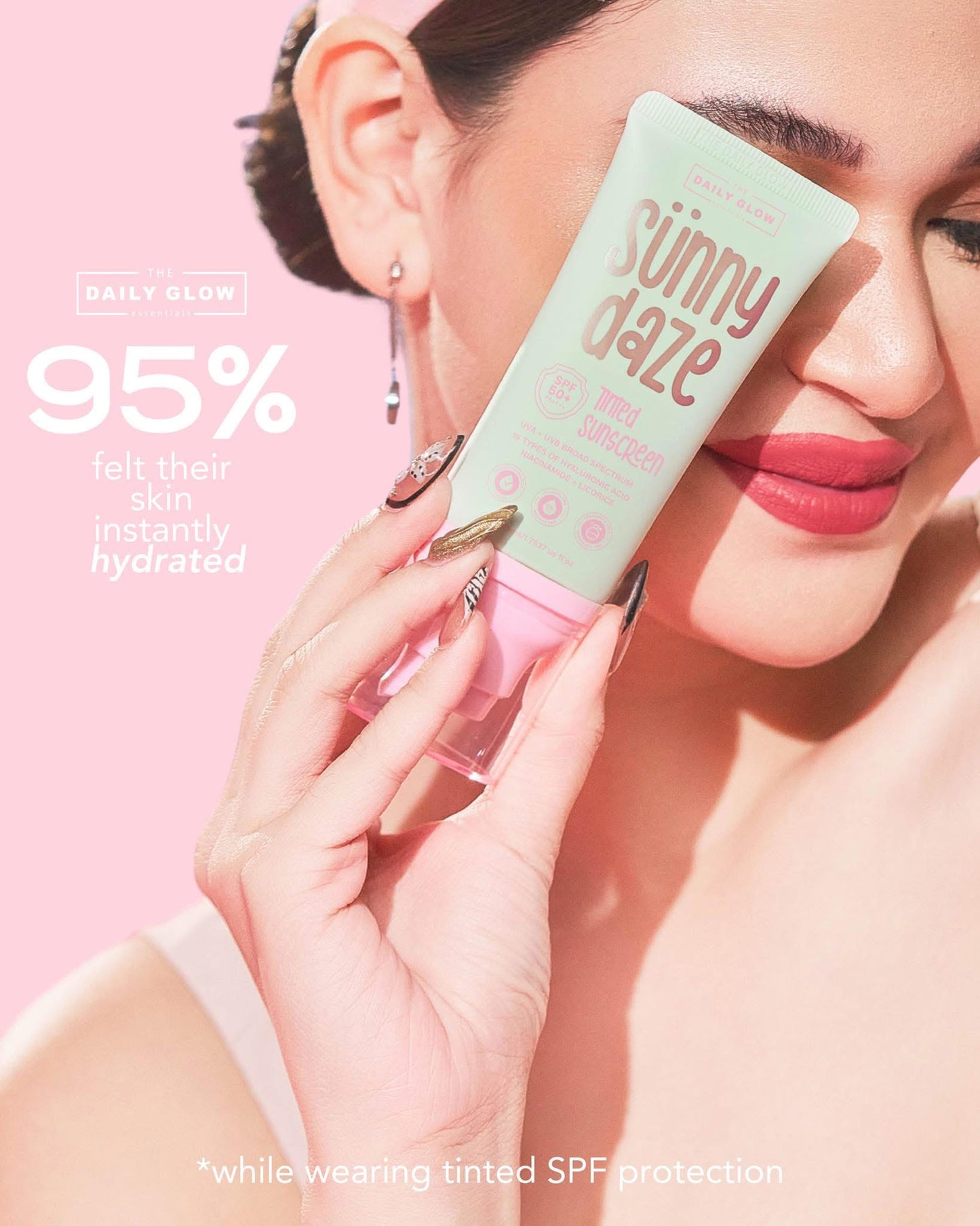 The Daily Glow Sunny Daze Tinted Sunscreen SPF50 PA++++ 50g (Vanilla Shade)
